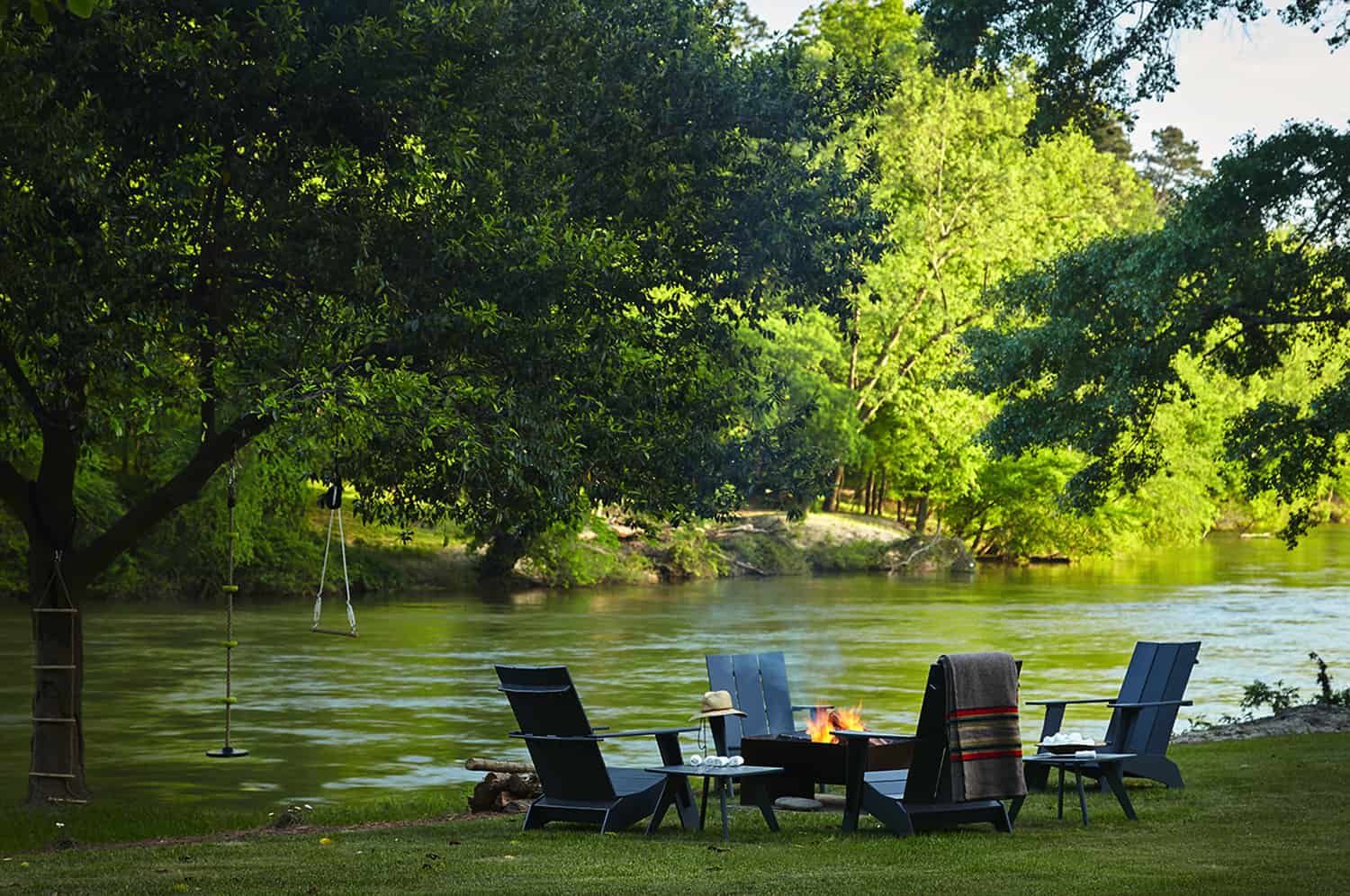 modern-waterfront-backyard-with-a-fire-pit