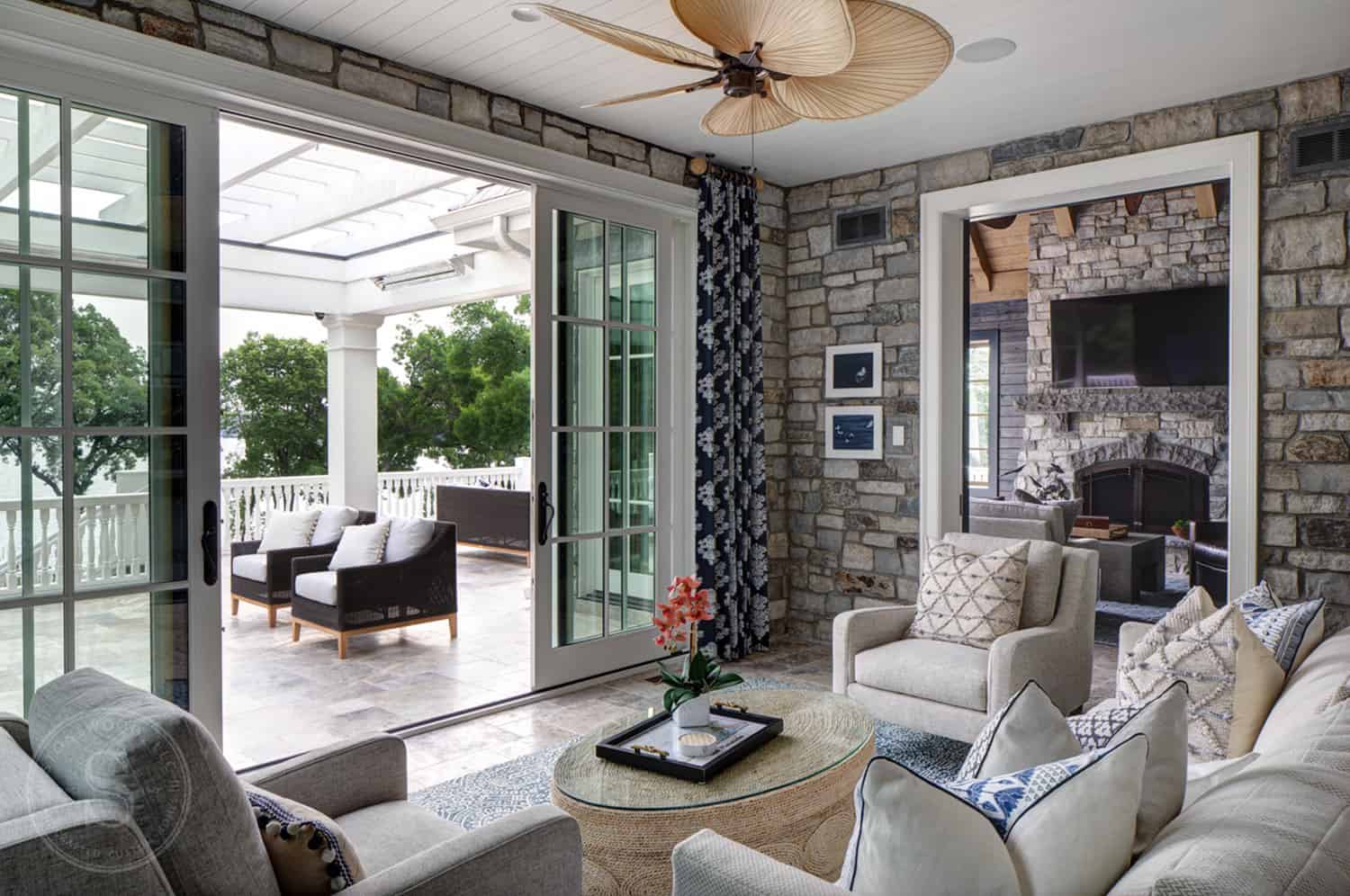 traditional-style-sunroom