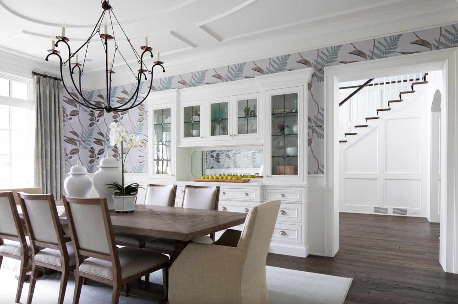 traditional-style-dining-room