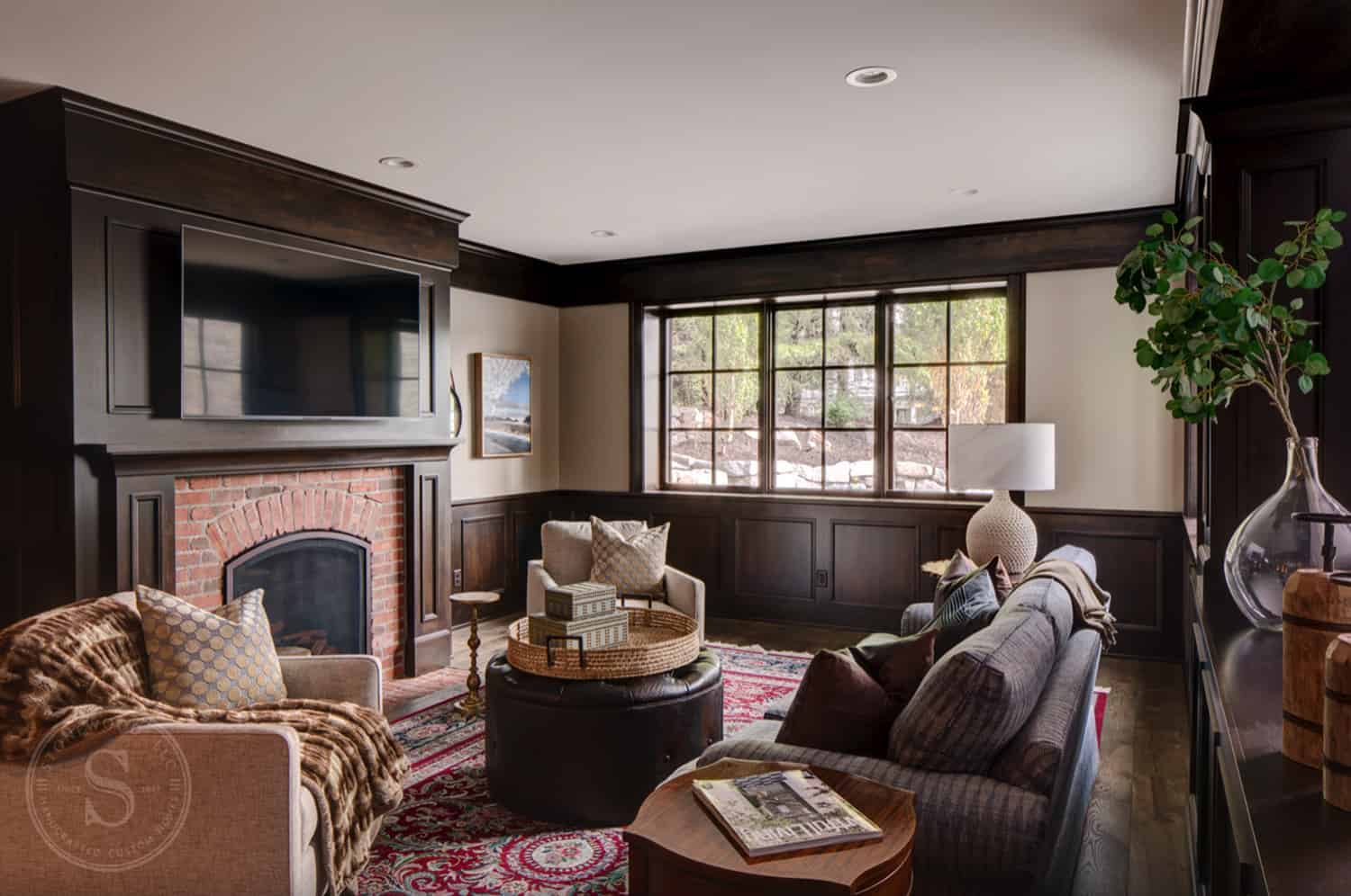traditional-style-family-room