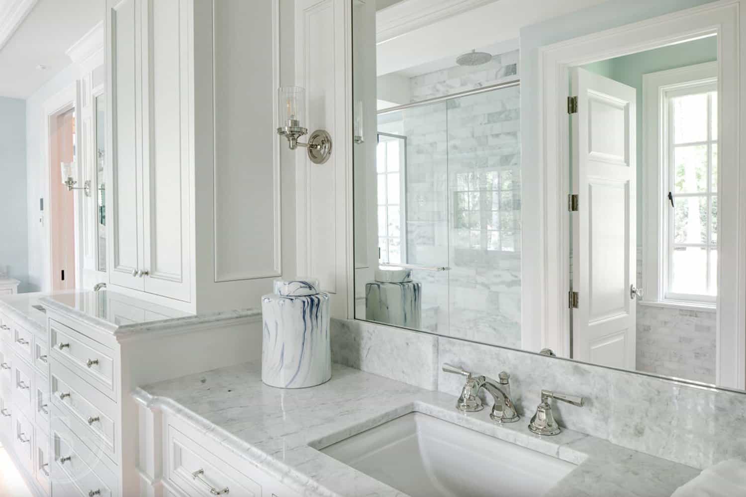 traditional-style-bathroom