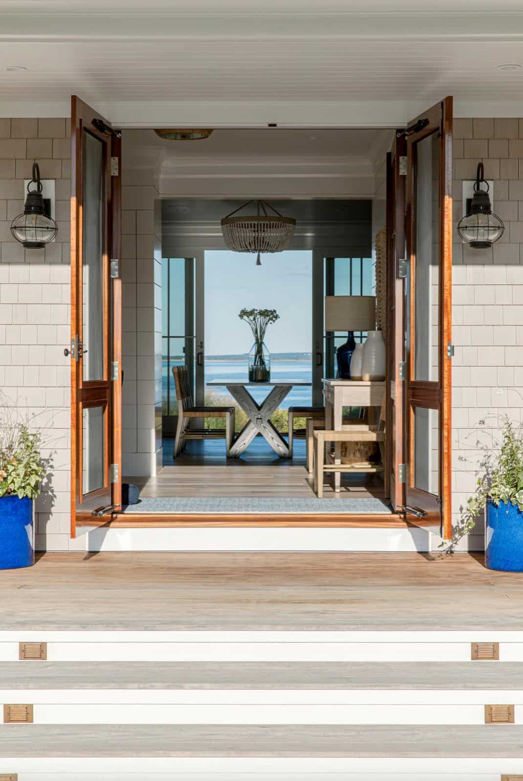 beach-style-house-entry