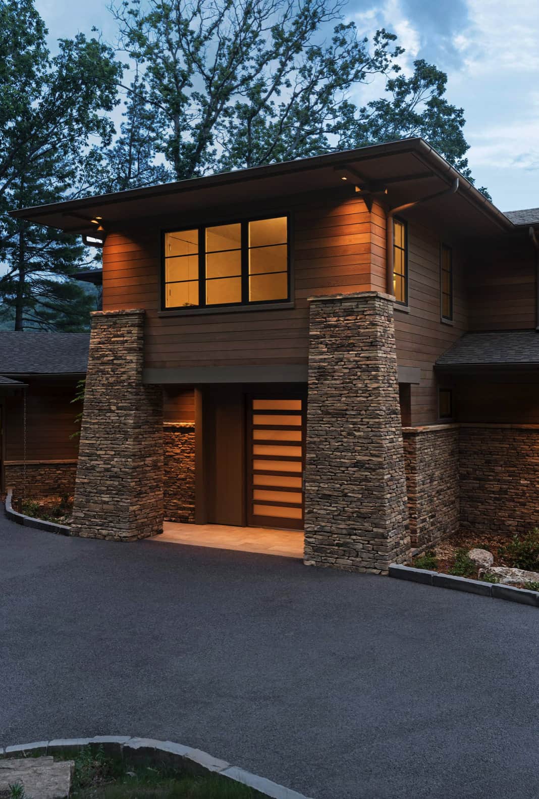 modern-mountain-home-exterior-dusk