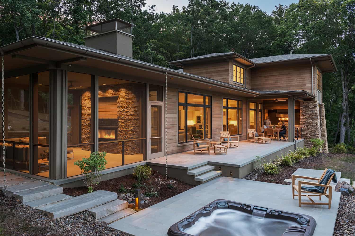 modern-mountain-home-jacuzzi-dusk