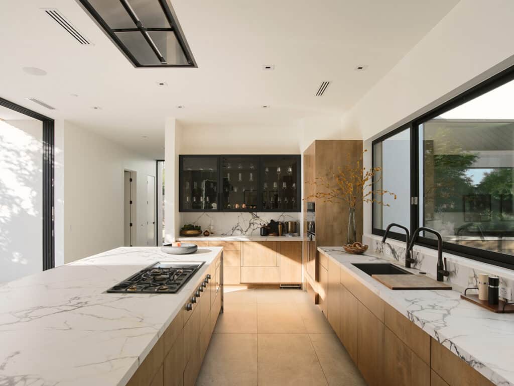 This modern Arizona desert home has amazing indoor and outdoor living