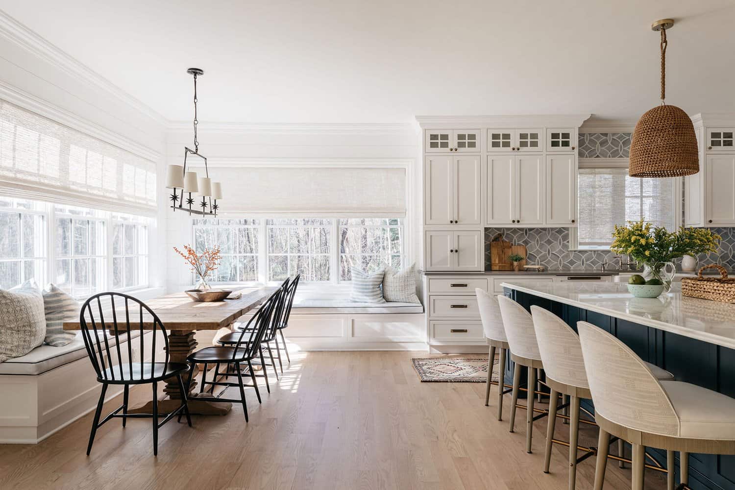 beach-style-dining-room