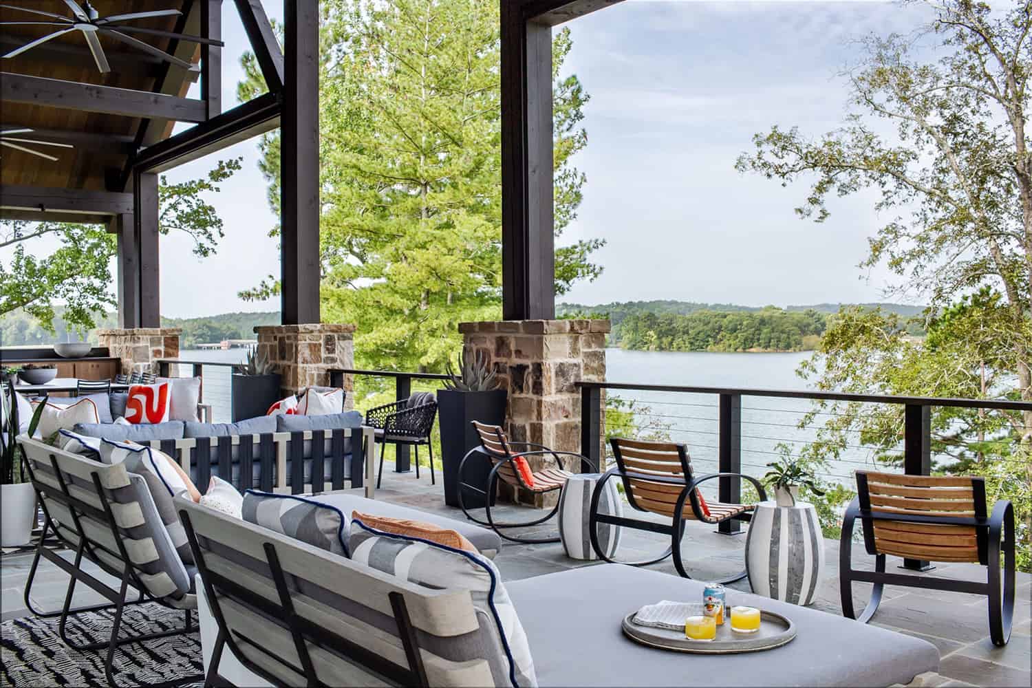 contemporary-screened-porch-alfresco-dining