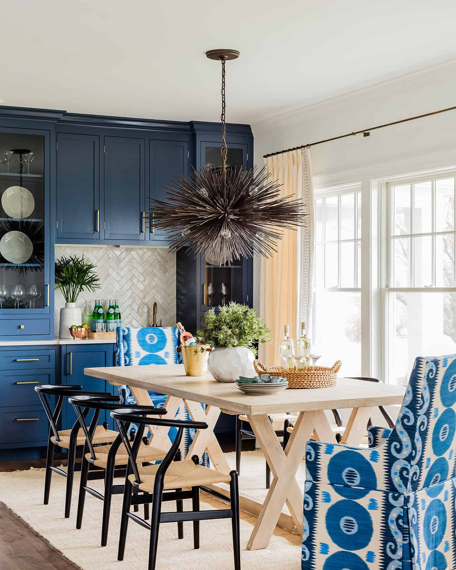 beach-style-dining-room