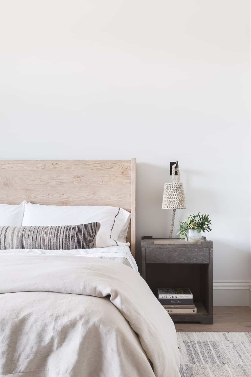 modern-coastal-style-bedroom
