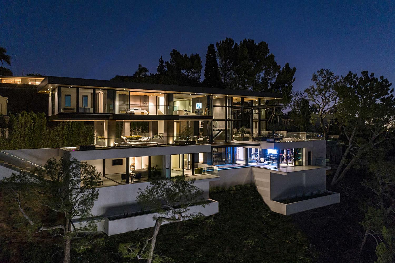 modern-home-exterior-dusk