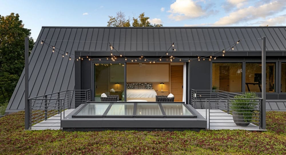 modern-home-exterior-with-a-green-roof