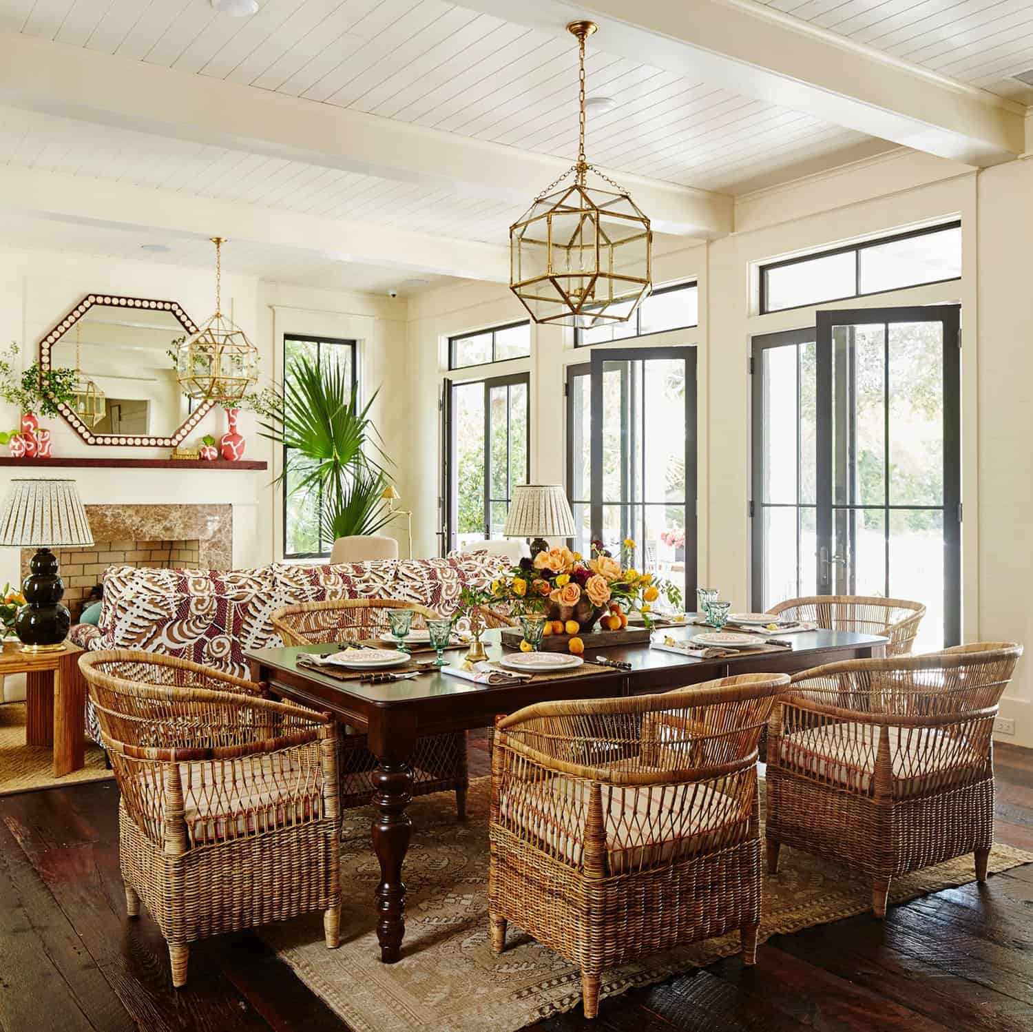 beach-style-dining-room