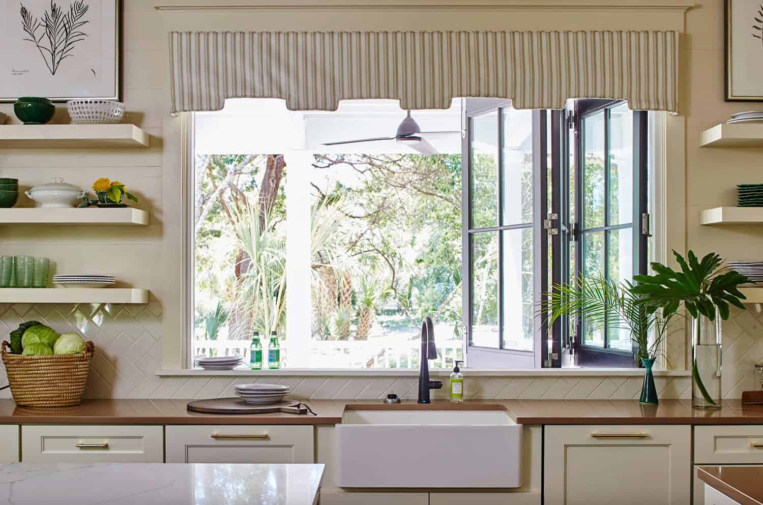 beach-style-kitchen