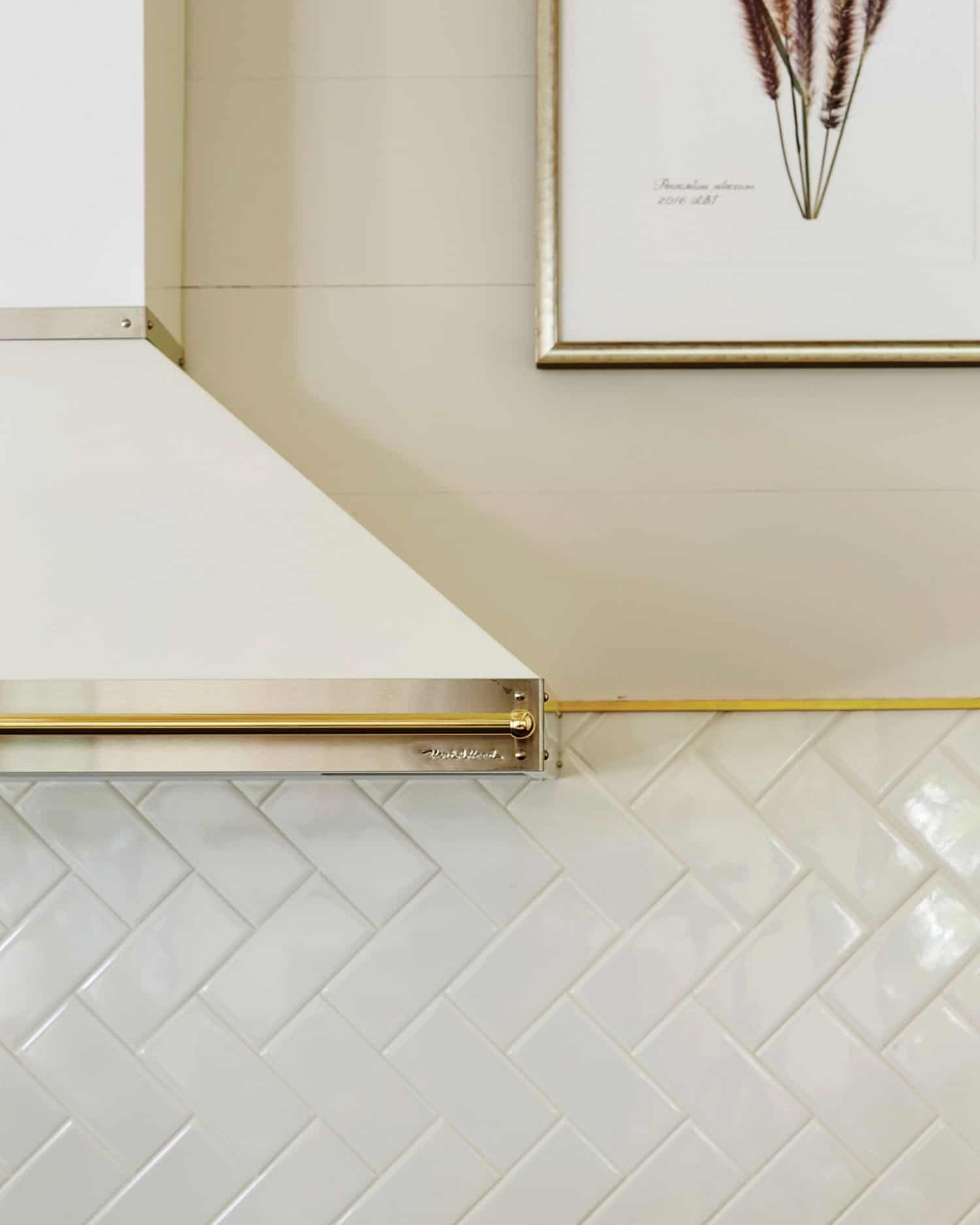 beach-style-kitchen-hood-detail
