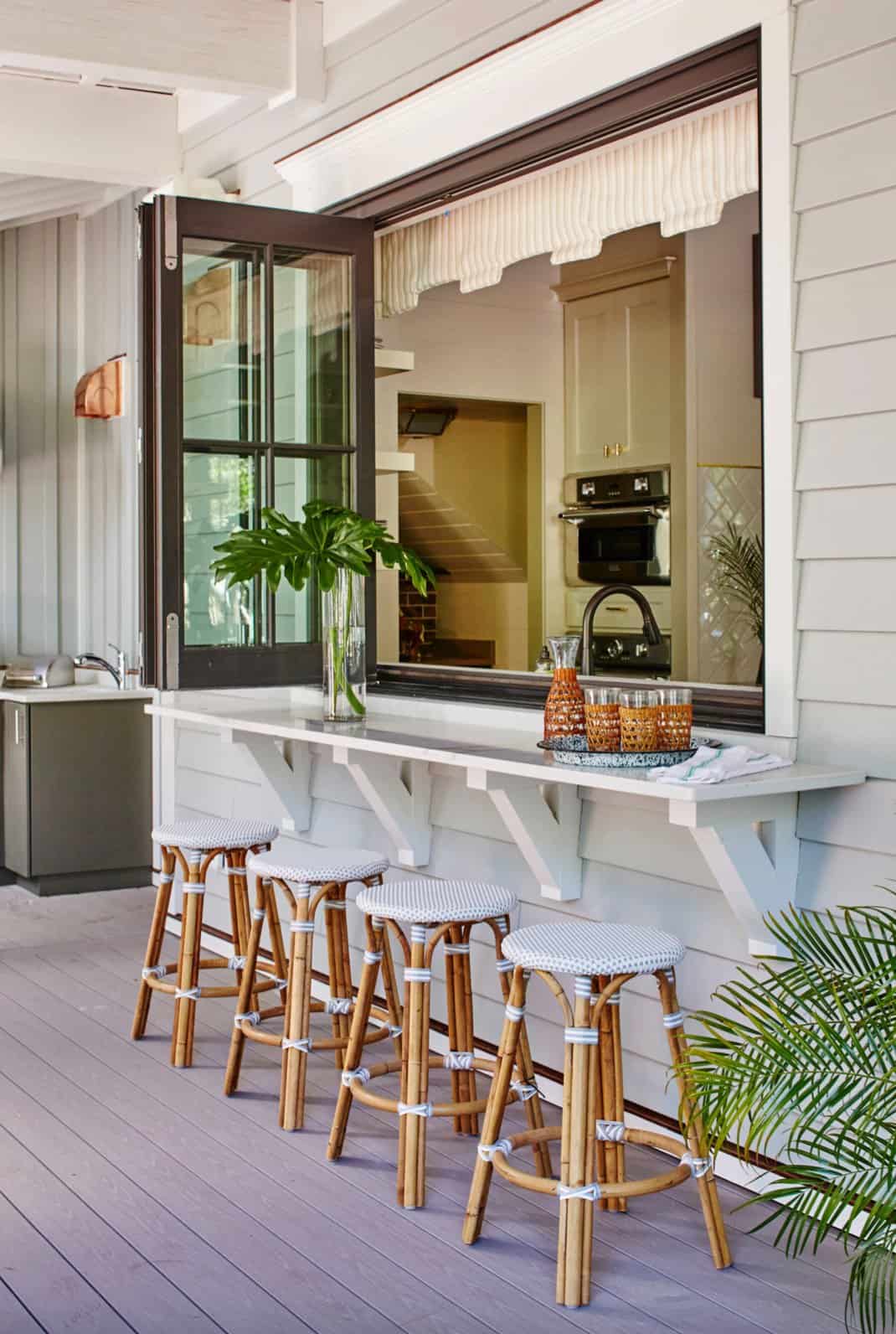 beach-style-back-porch