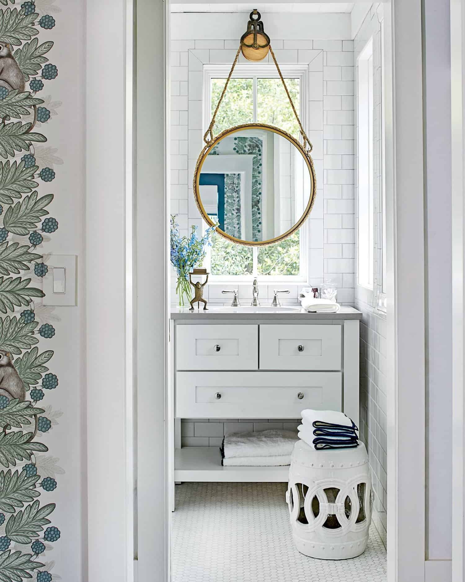 beach-style-bathroom
