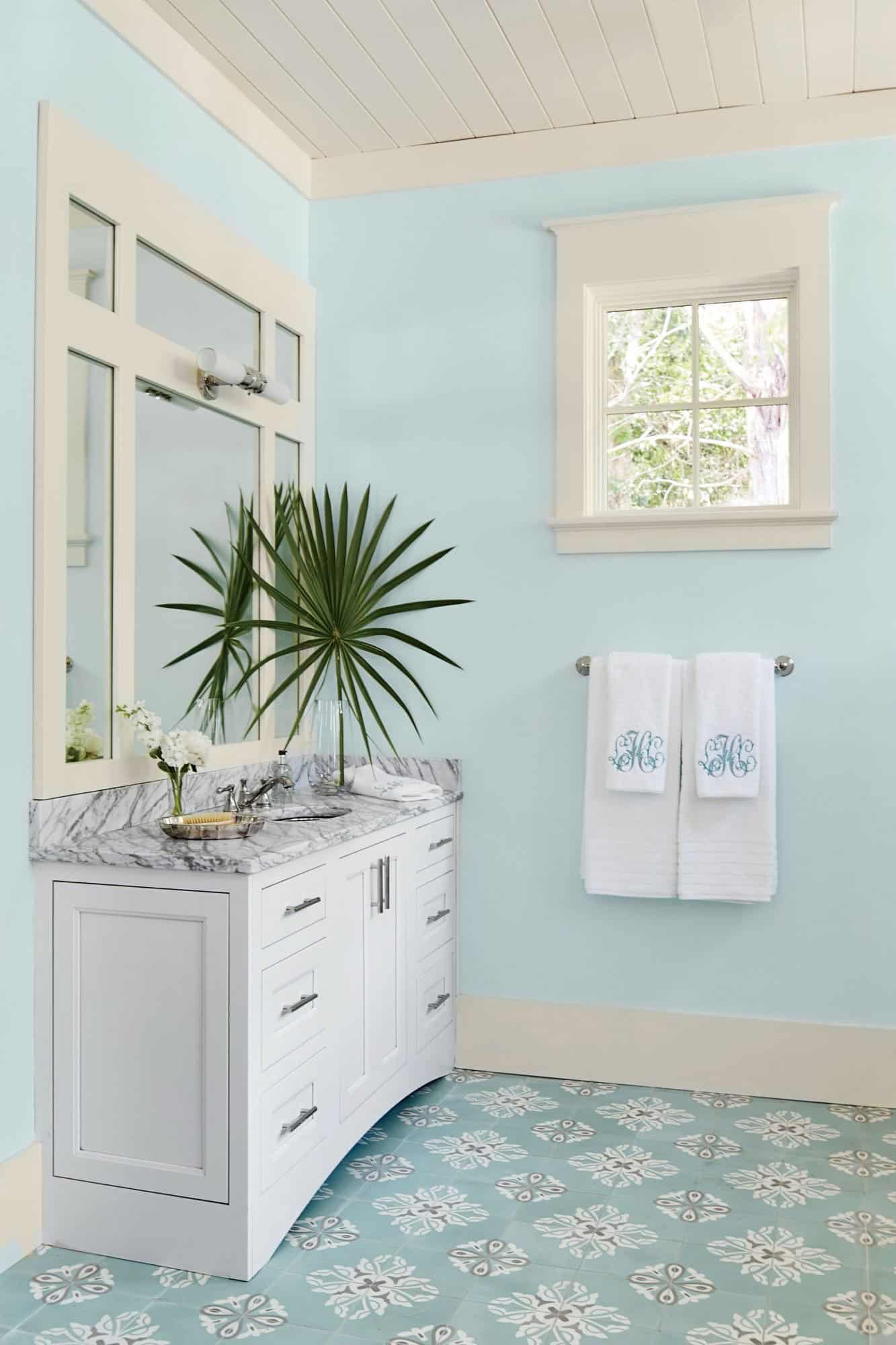 beach-style-bathroom
