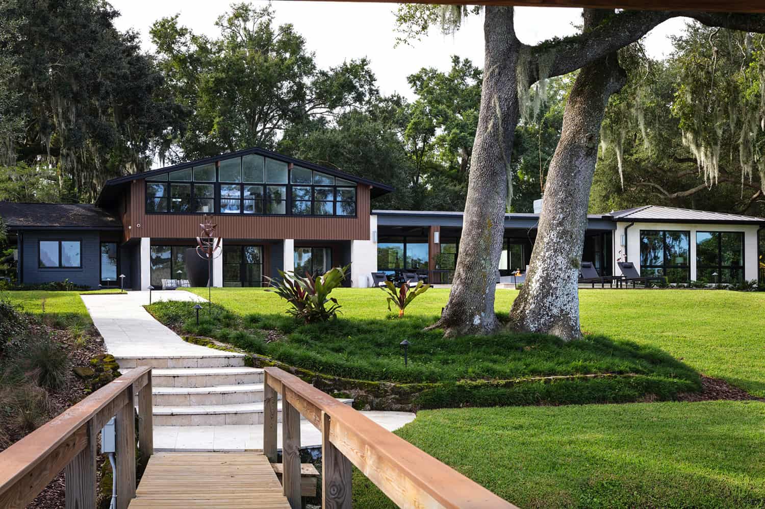 mid-century-modern-home-exterior