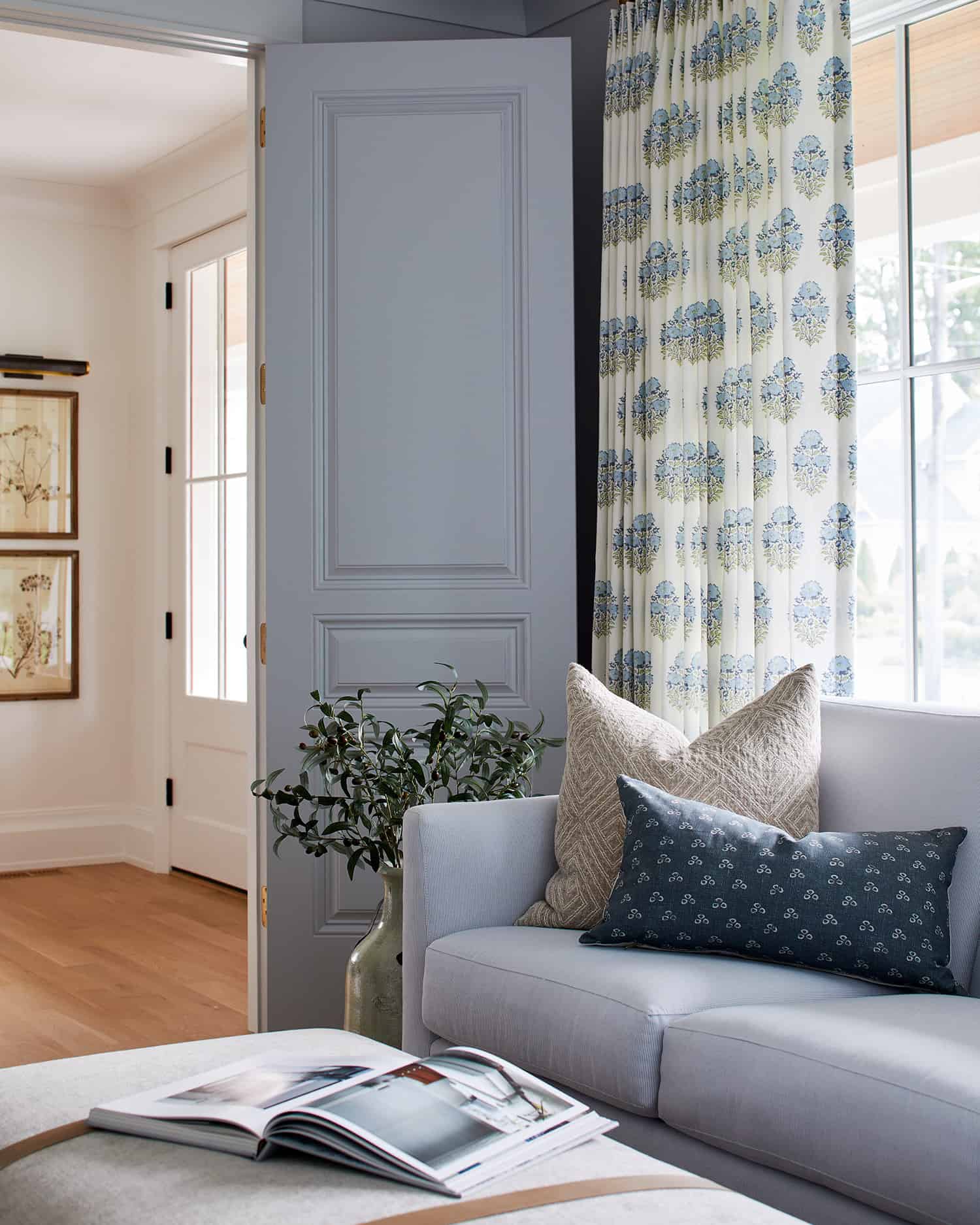 modern-farmhouse-living-room