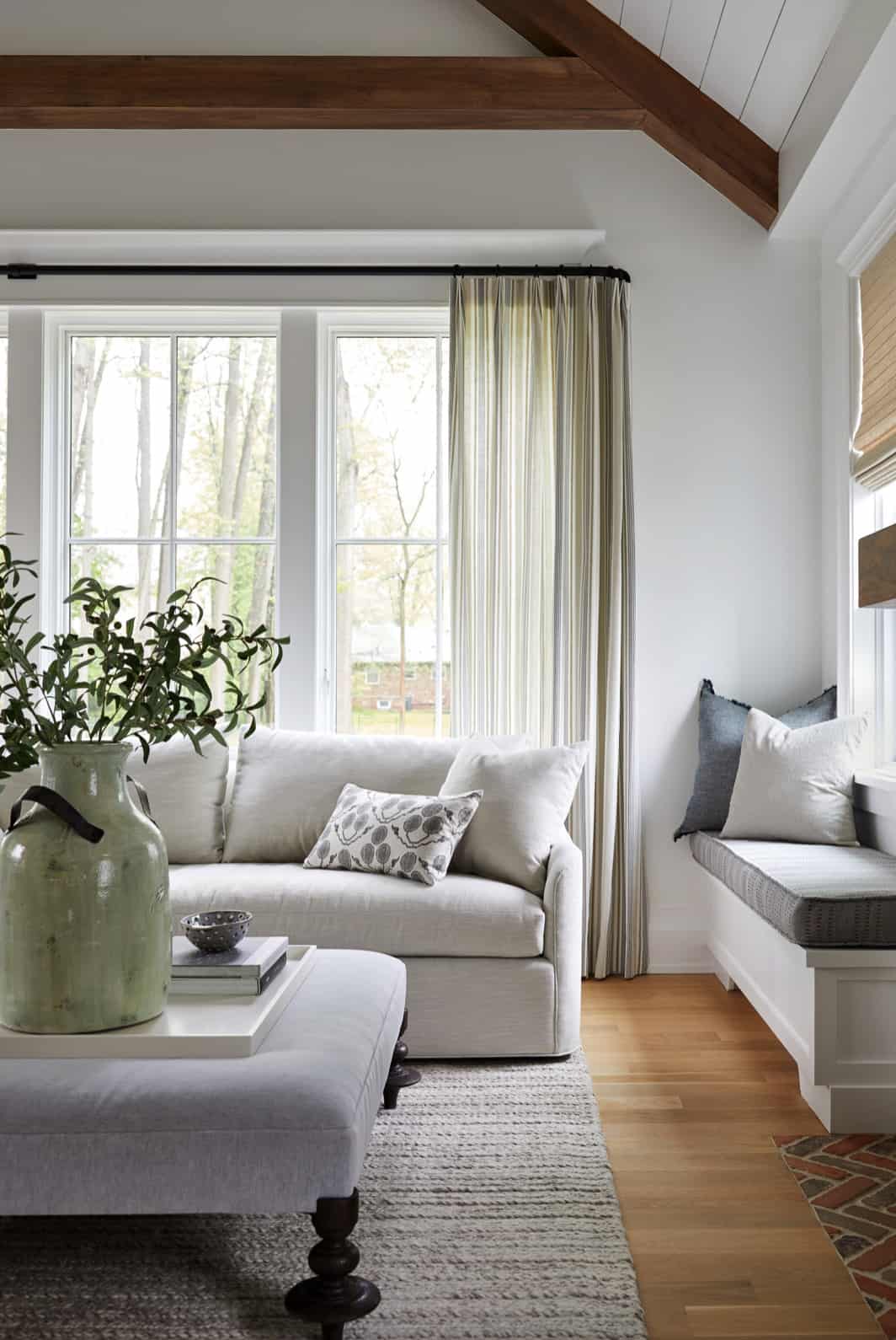 modern-farmhouse-family-room