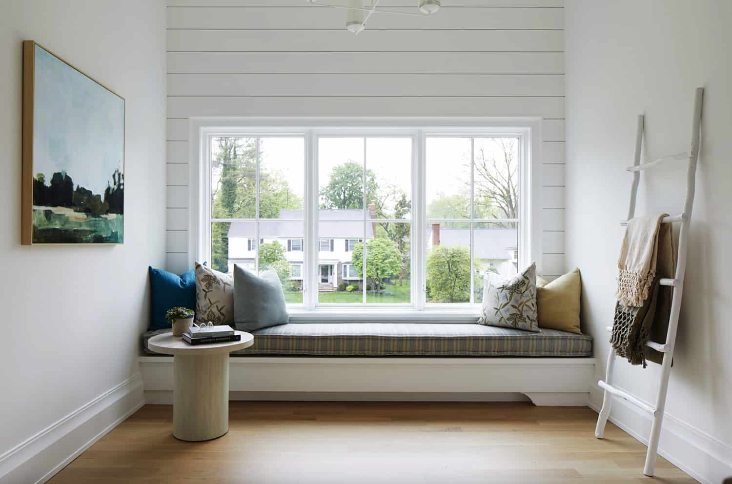 modern-farmhouse-hall-window-seat