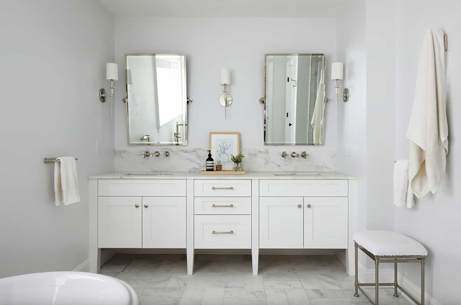 modern-farmhouse-bathroom