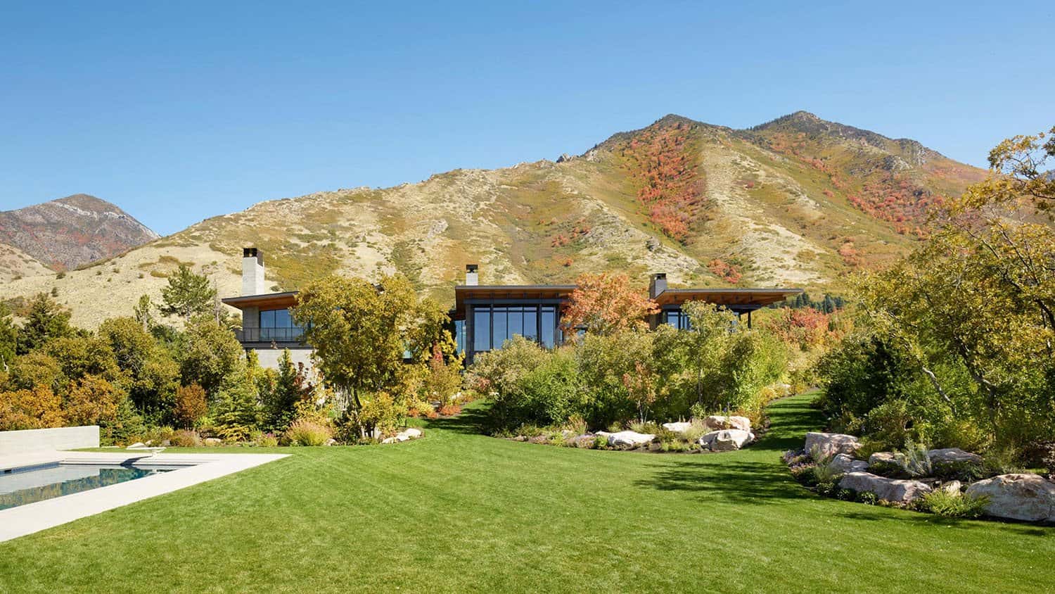 modern-mountain-home-exterior