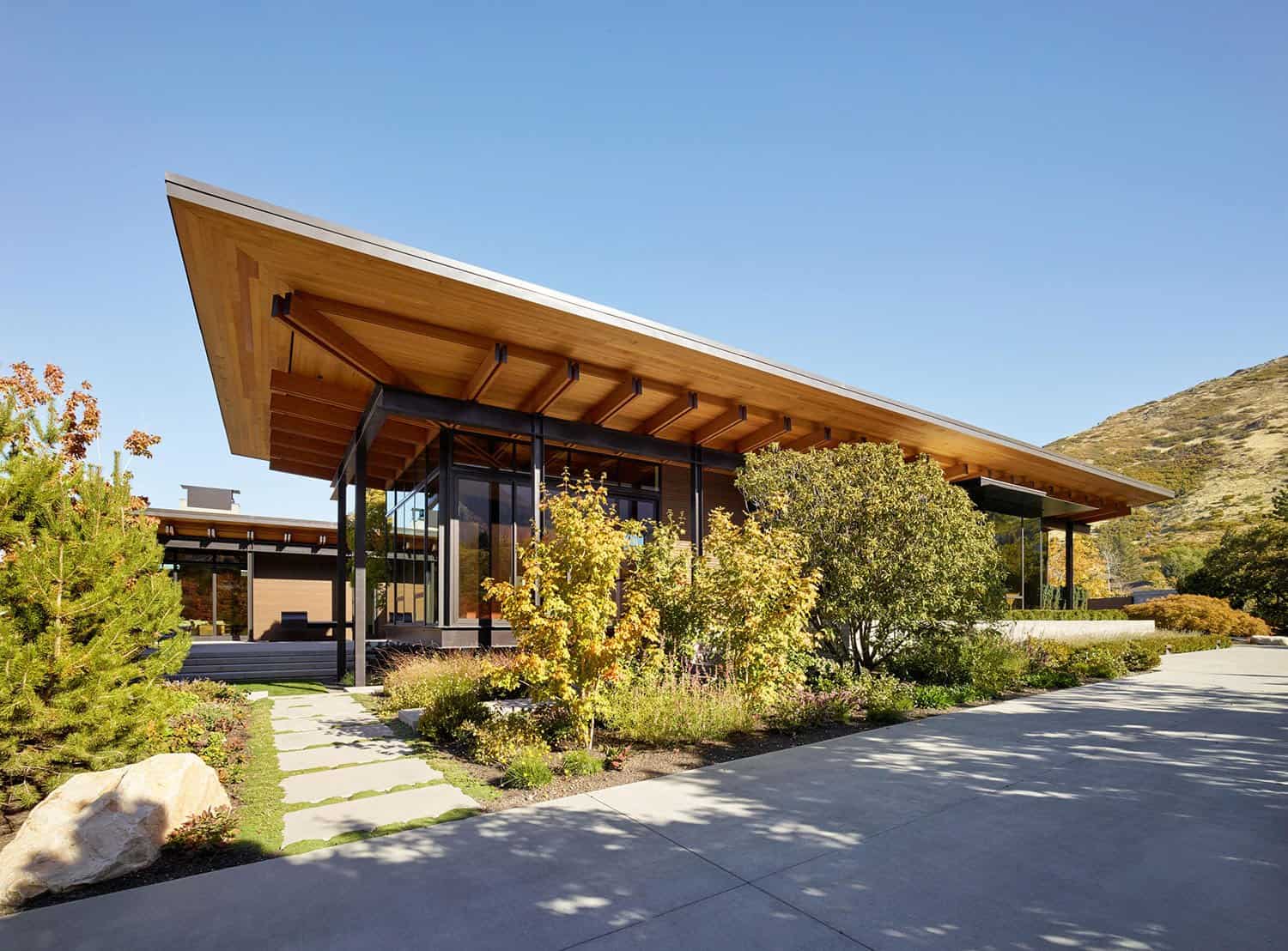 modern-mountain-home-exterior