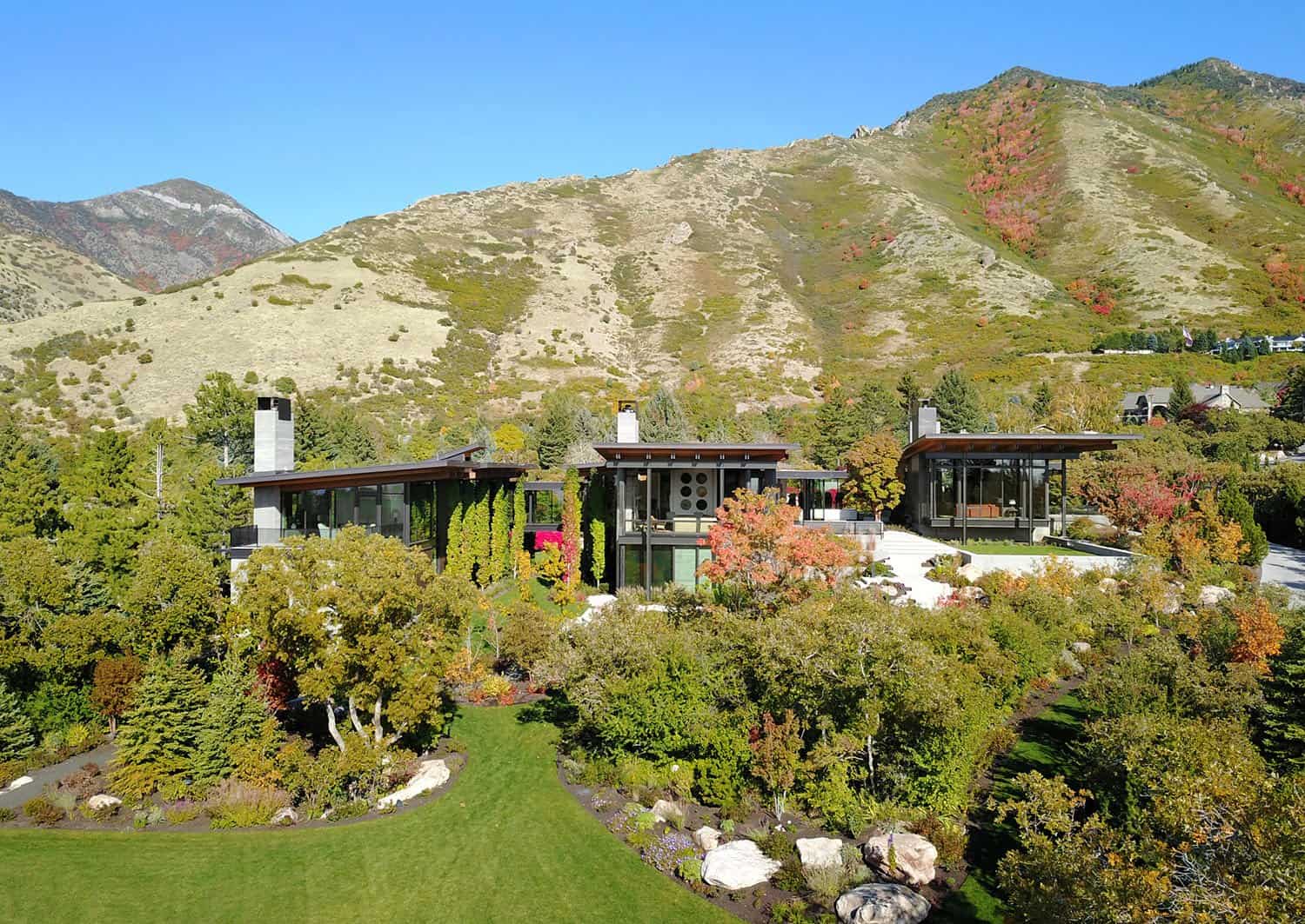 modern-mountain-home-exterior