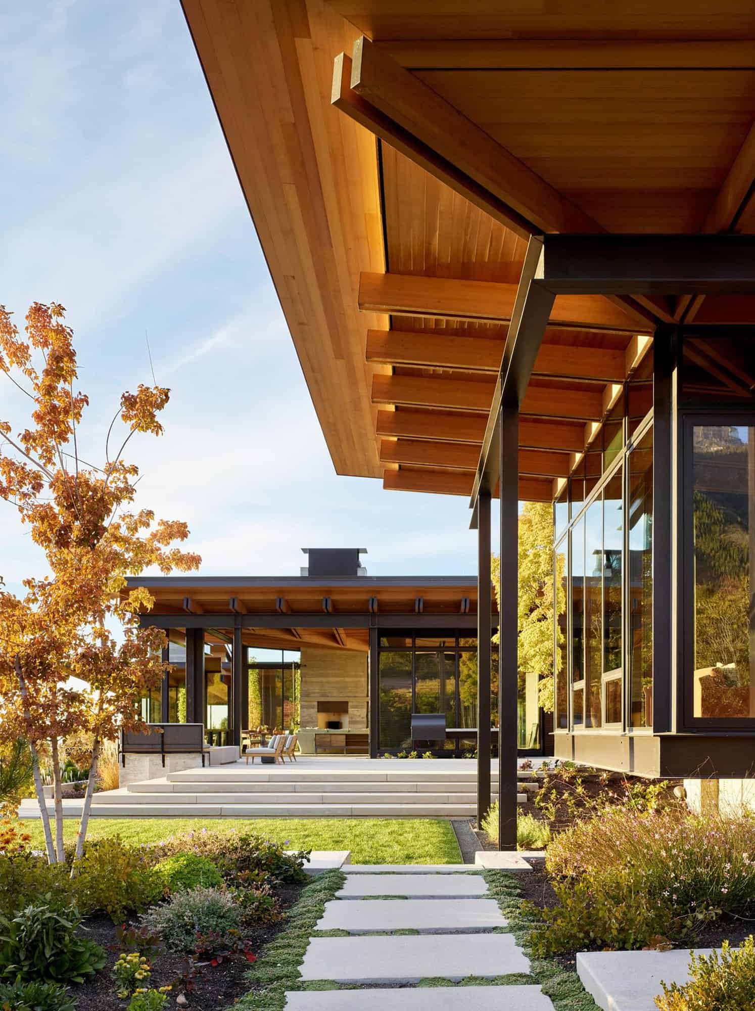 modern-mountain-home-exterior