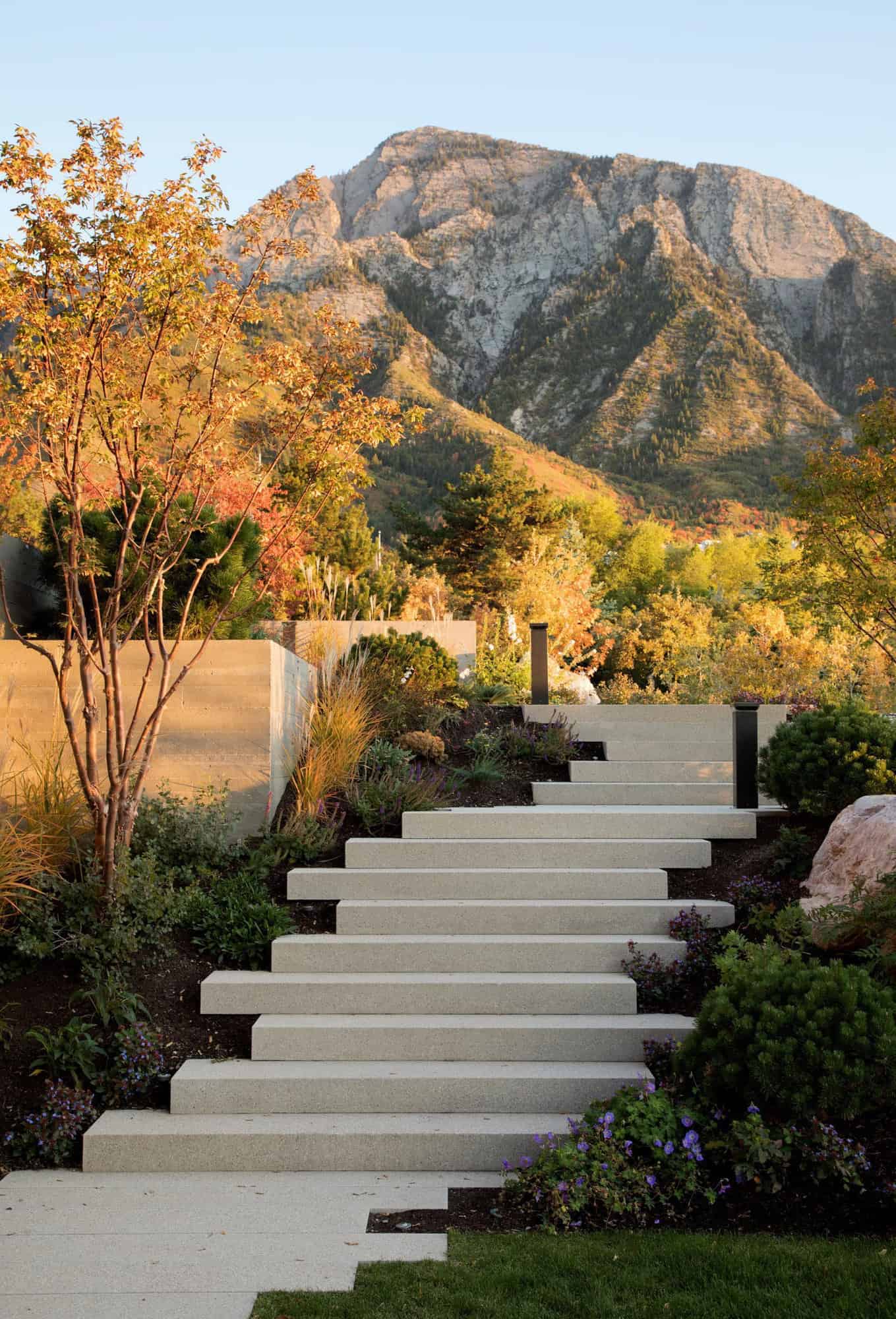 modern-mountain-home-landscape