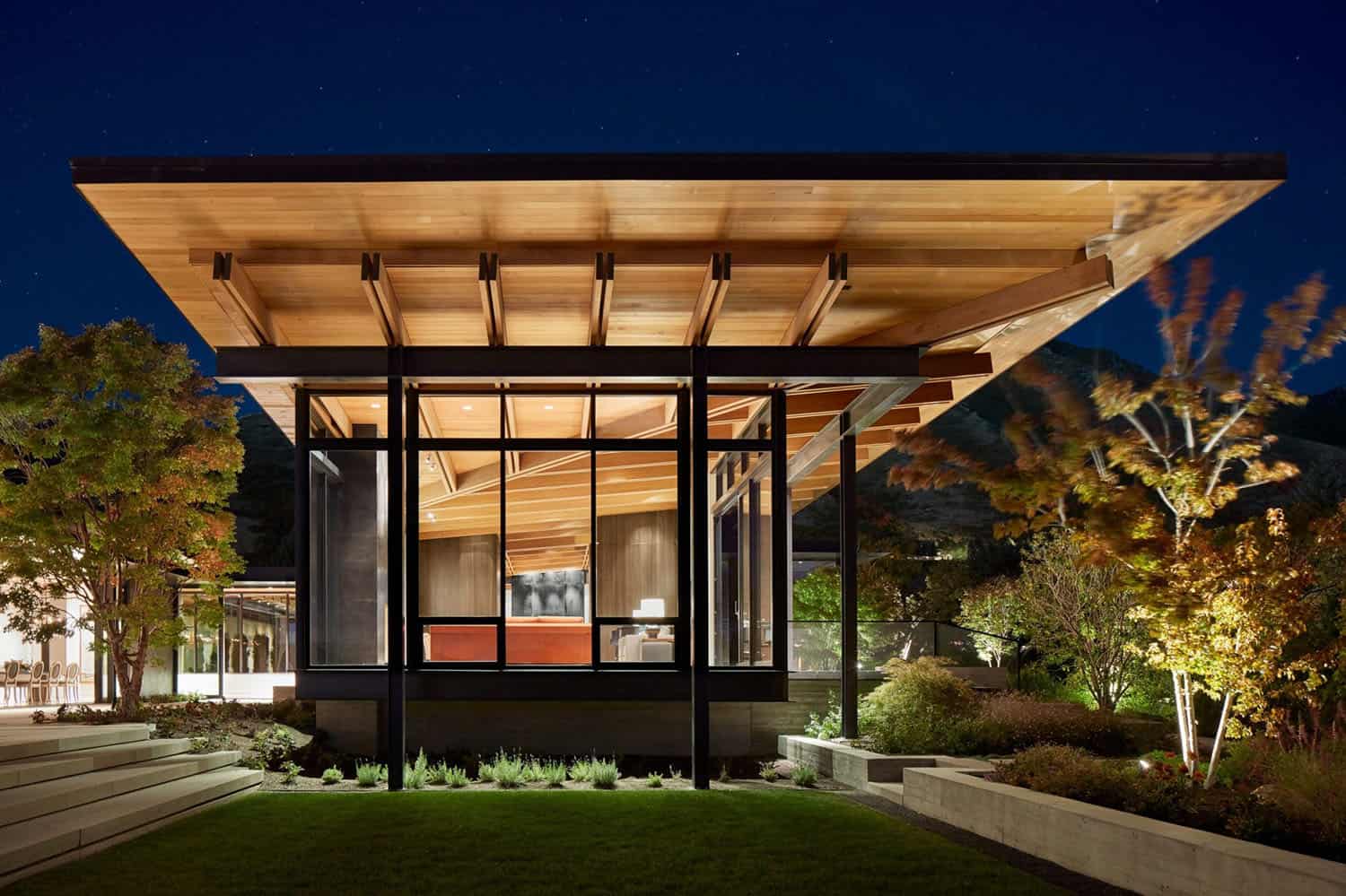 modern-mountain-home-exterior-dusk