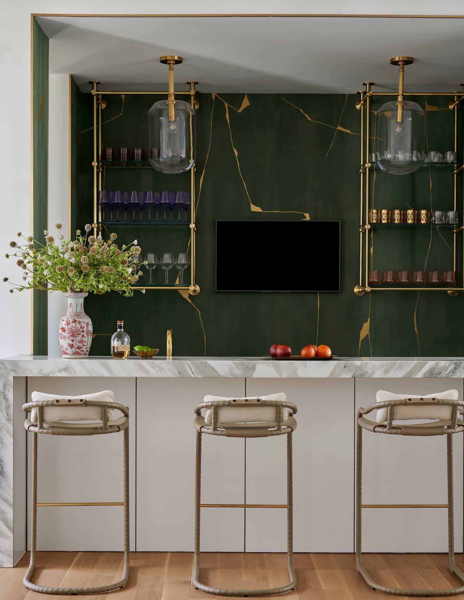 contemporary-home-bar