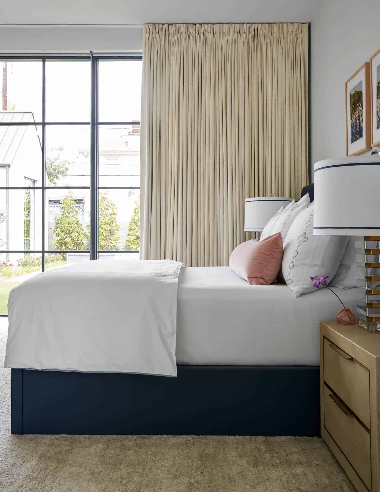 contemporary-bedroom