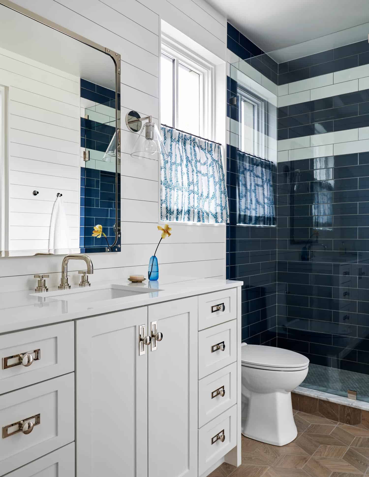 contemporary-kids-bathroom