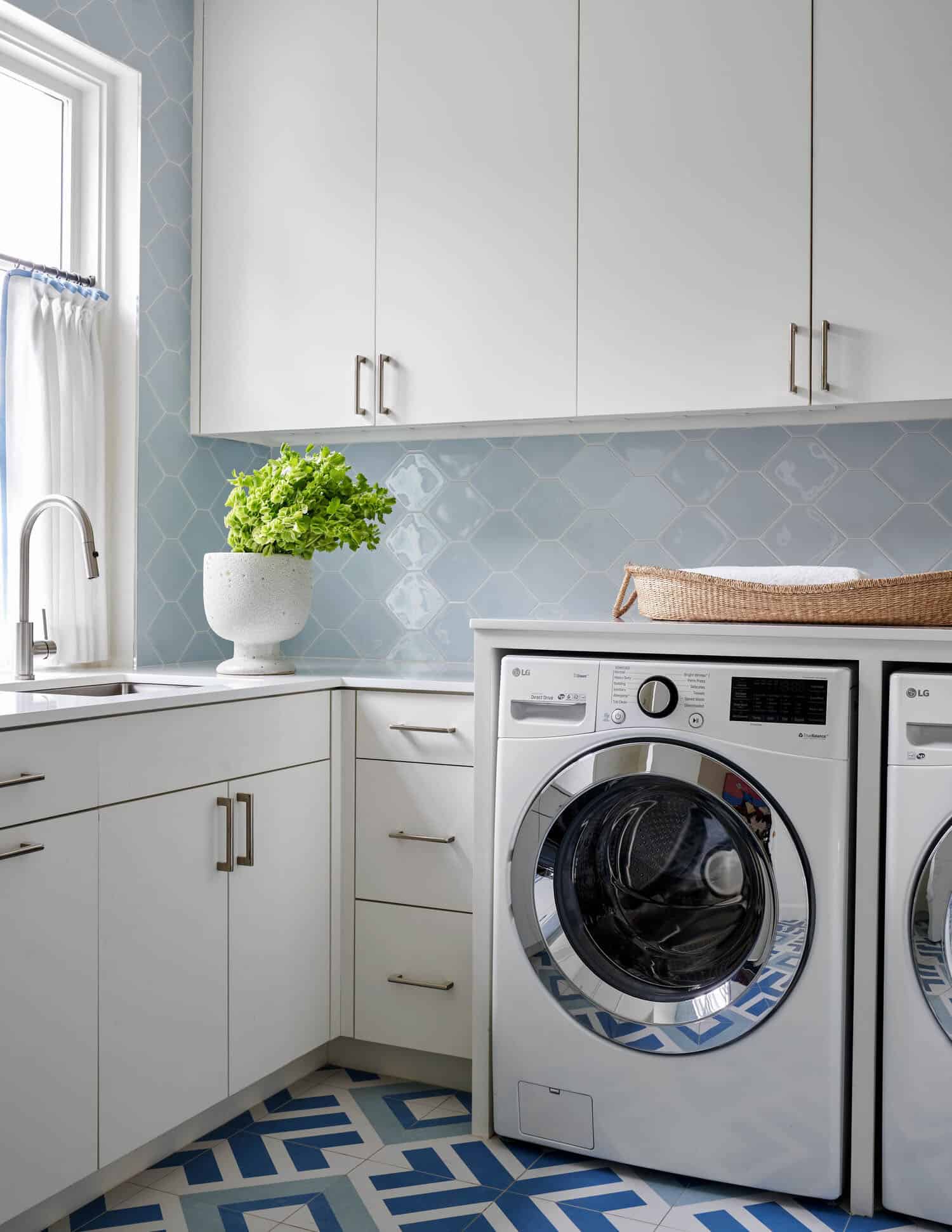  contemporary-laundry-room