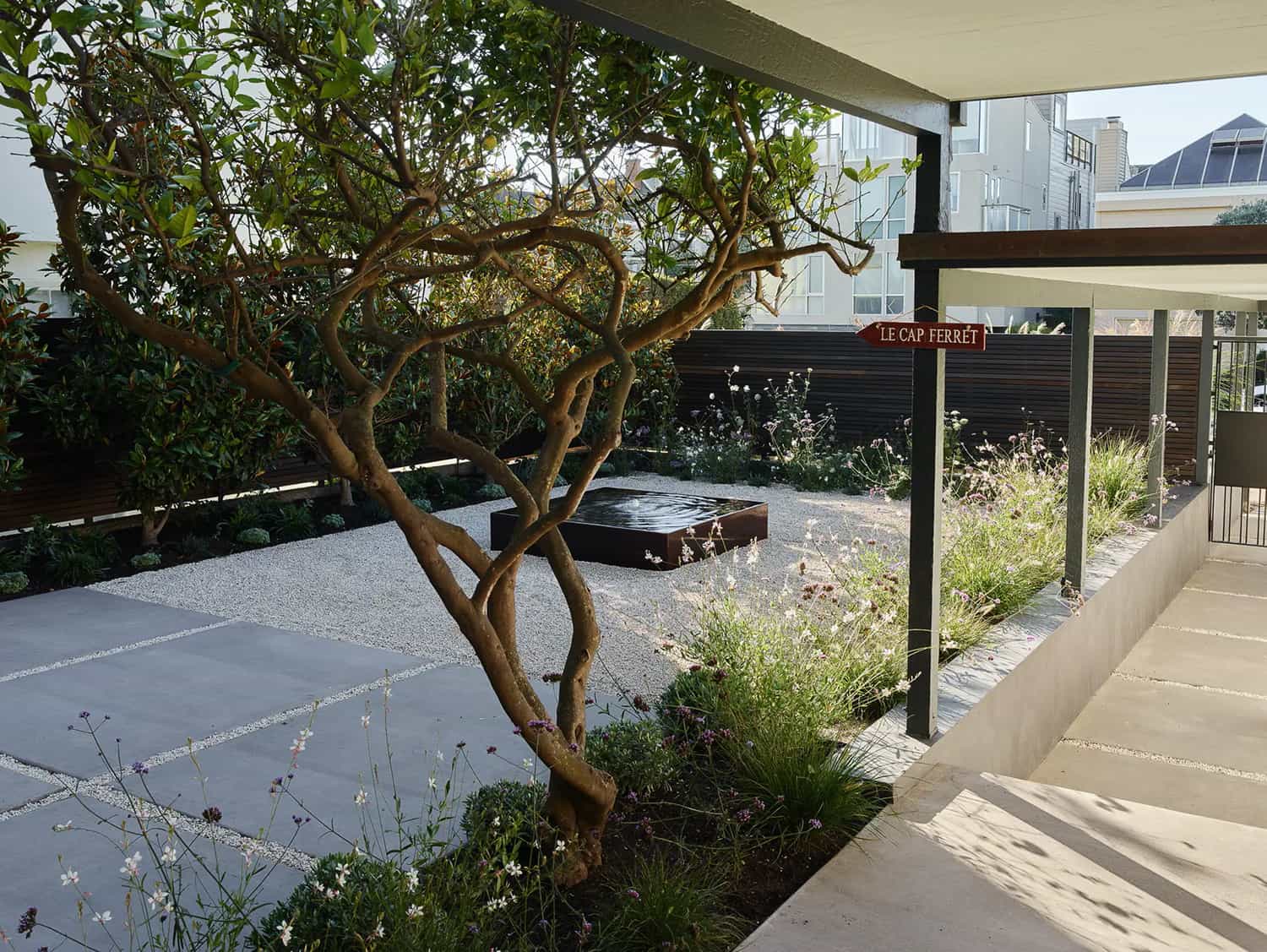 mid-century-modern-house-landscape