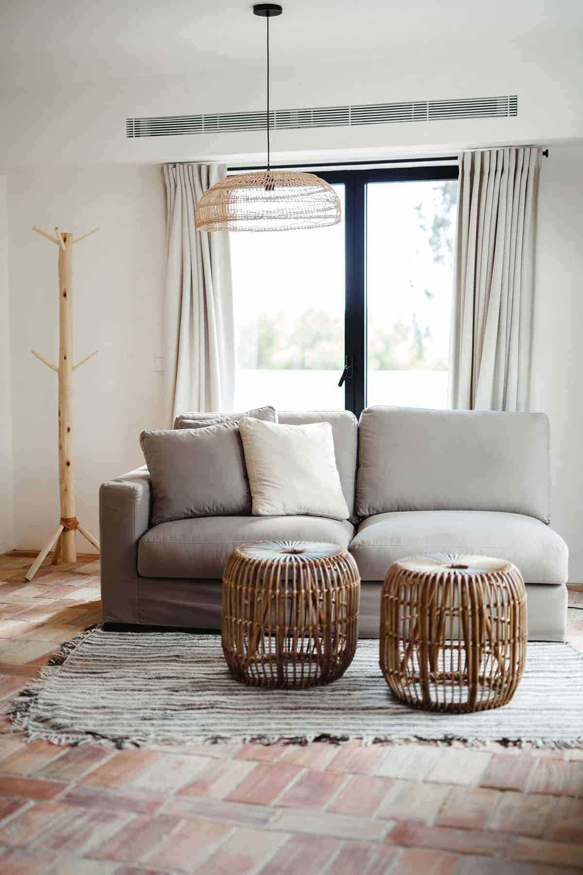 mediterranean-living-room