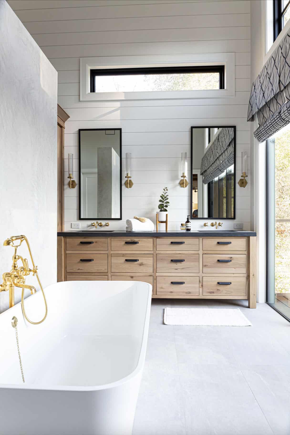 modern-farmhouse-bathroom