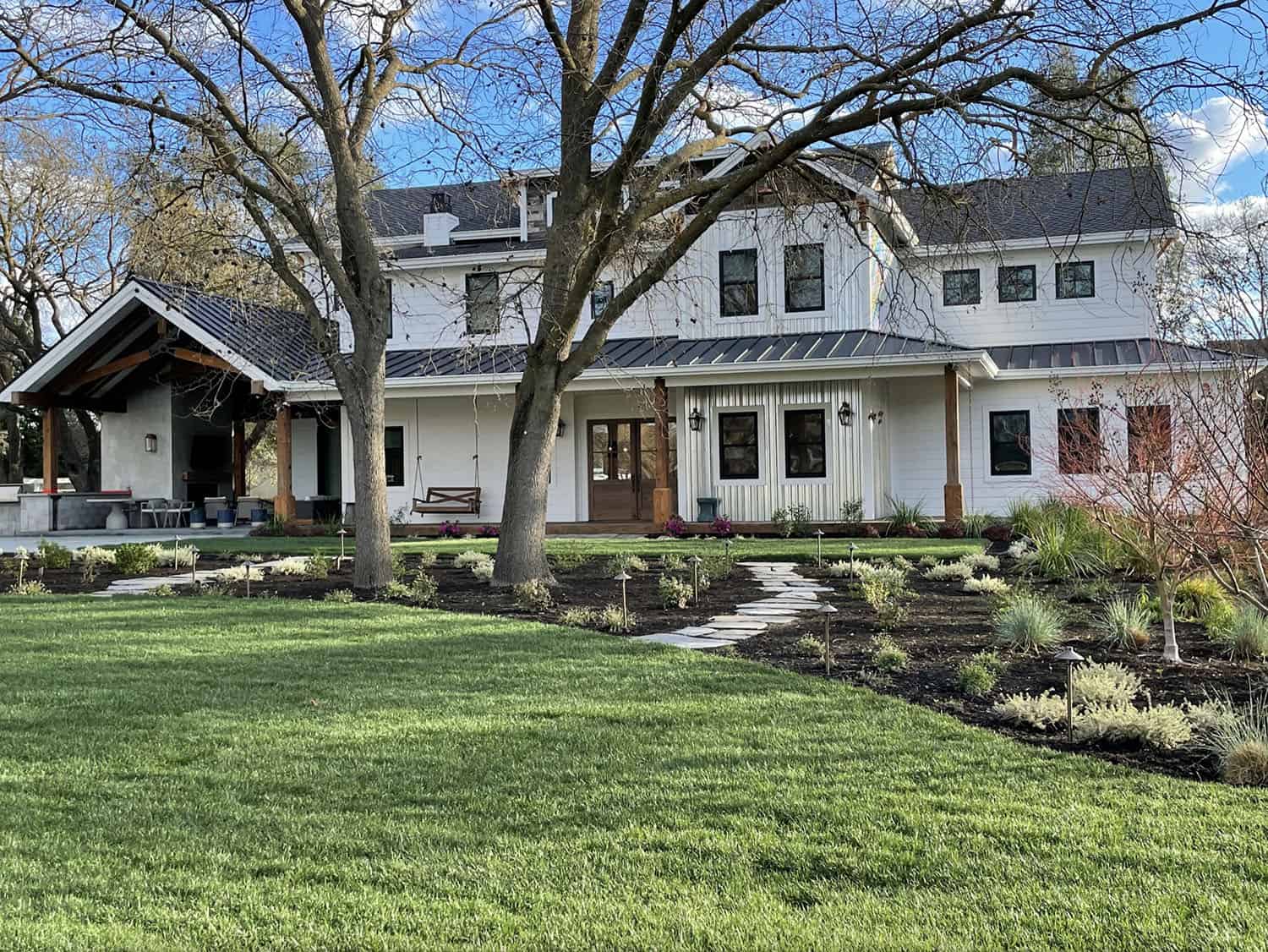 modern-farmhouse-home-exterior