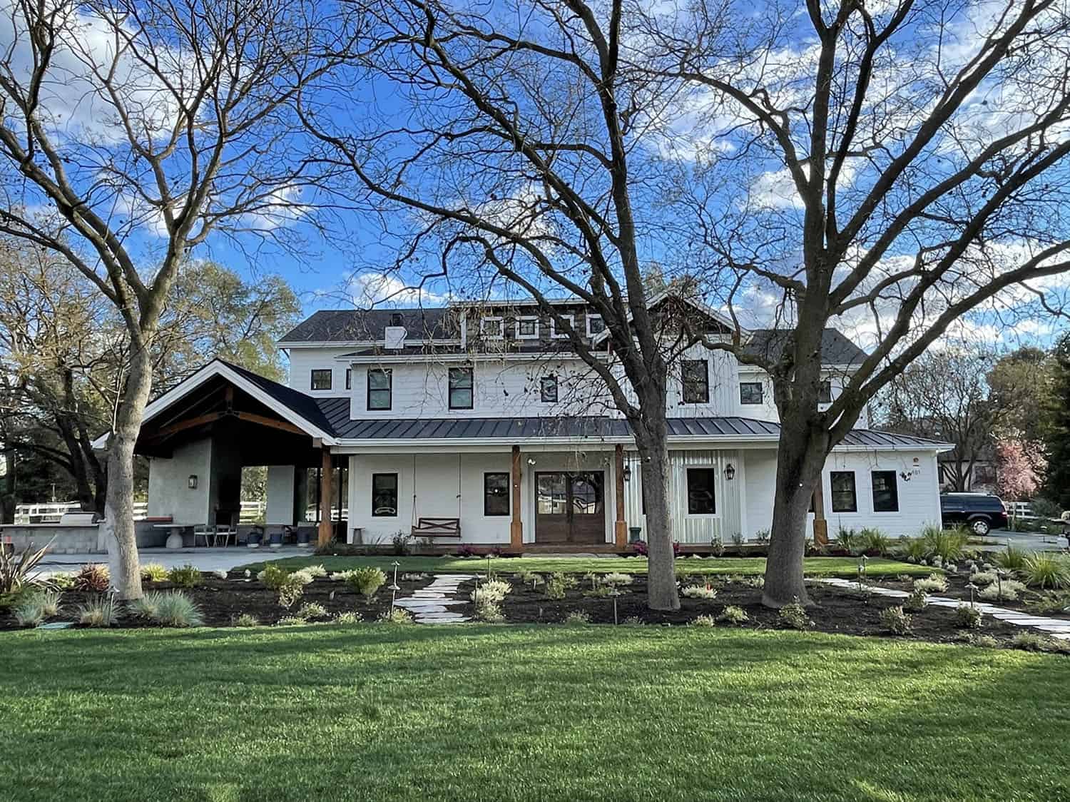 modern-farmhouse-home-exterior