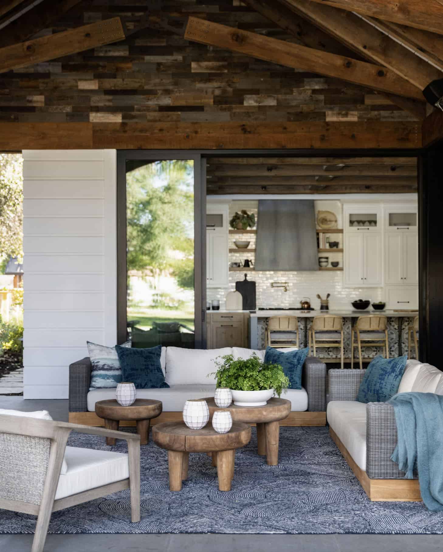 modern-farmhouse-home-porch