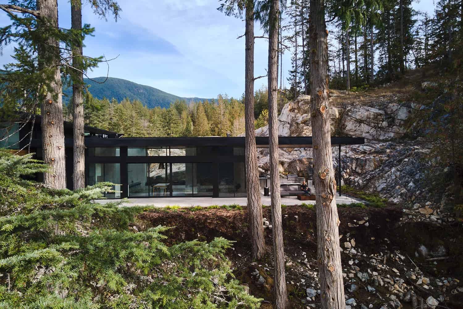 modern-retreat-exterior-british-columbia