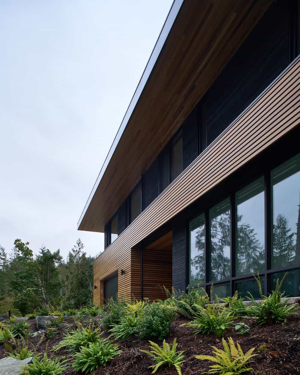 modern-lake-house-retreat-exterior-british-columbia