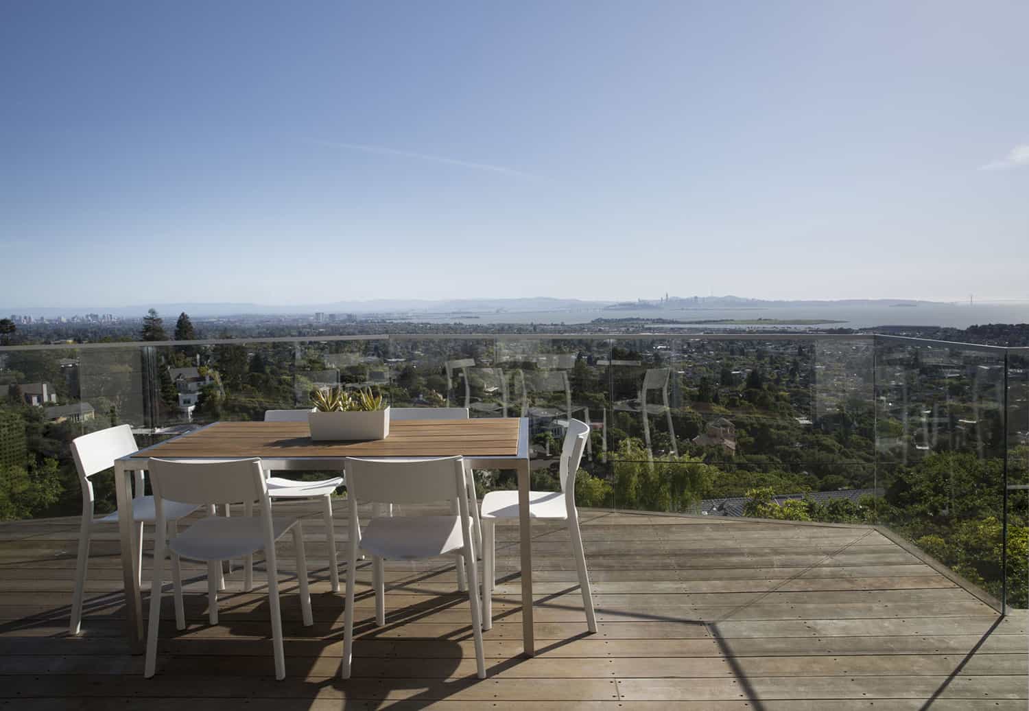 modern-dining-room-deck-view