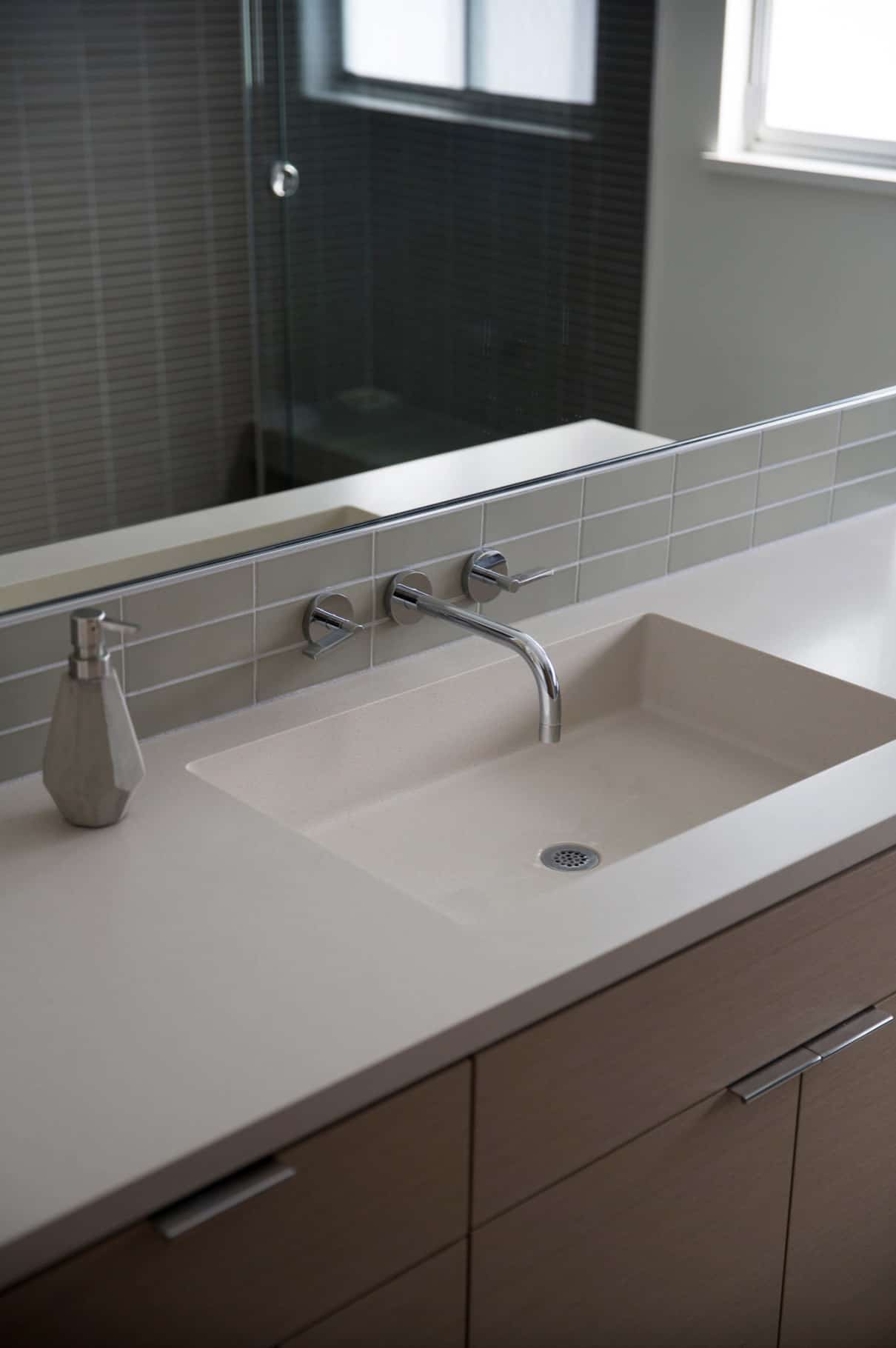 modern-guest-bath-vanity