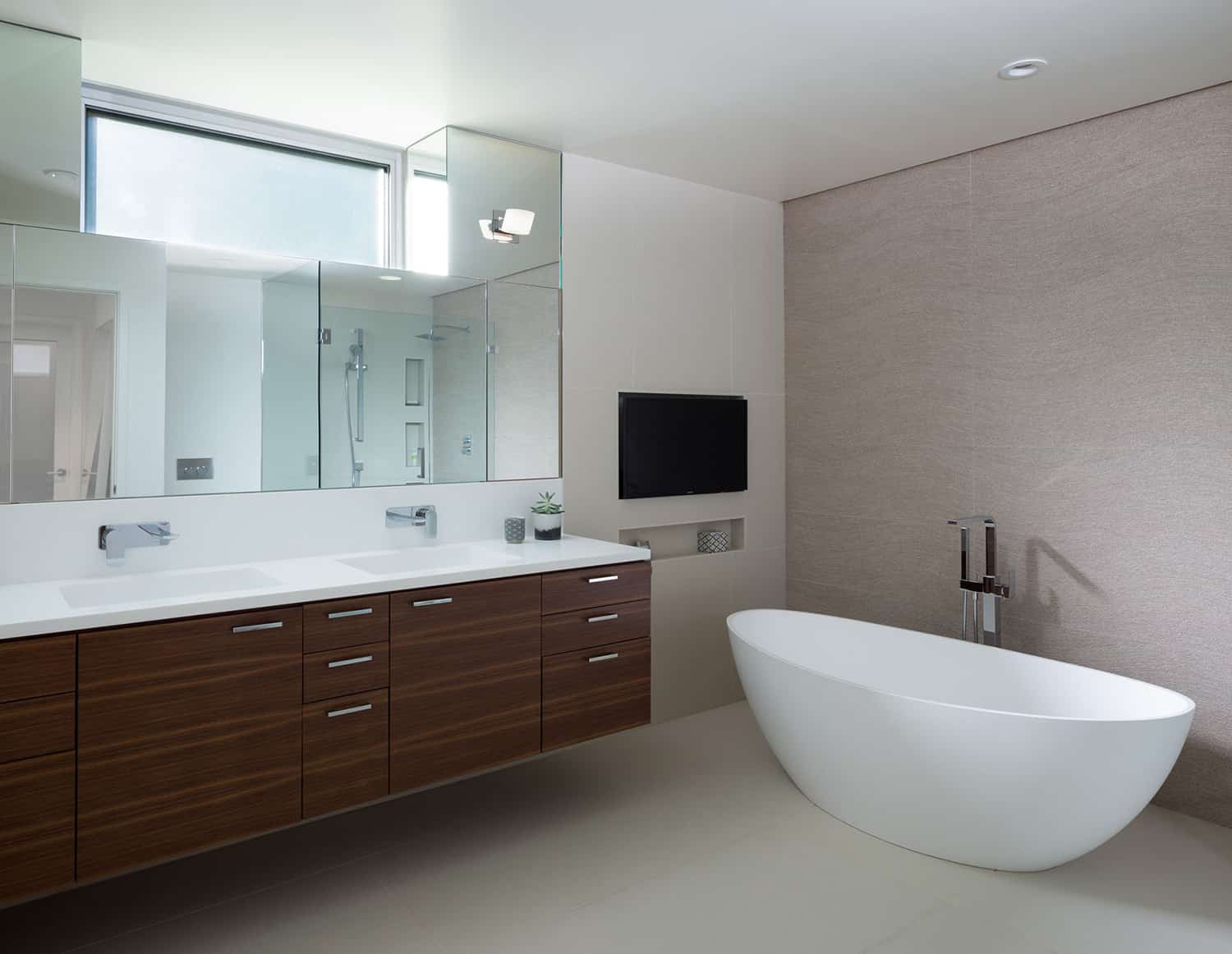 modern-master-bathroom