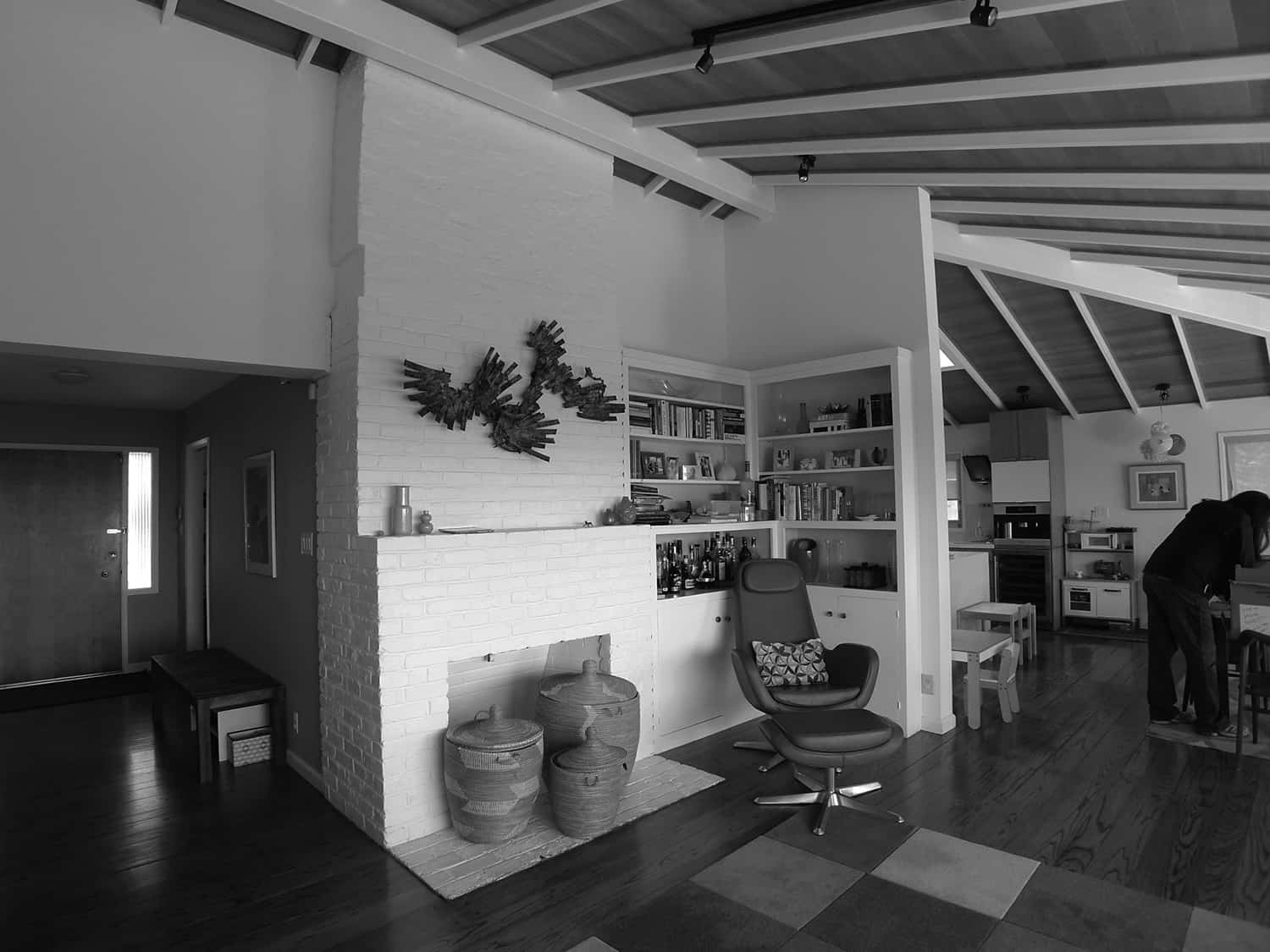ranch-style-home-living-room-and-kitchen-before-the-renovation