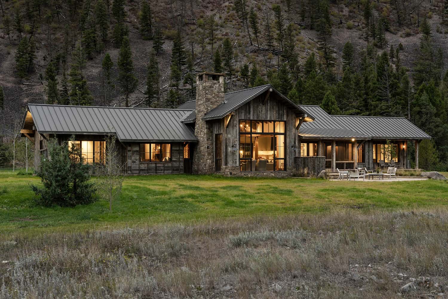 rustic-cabin-retreat-exterior