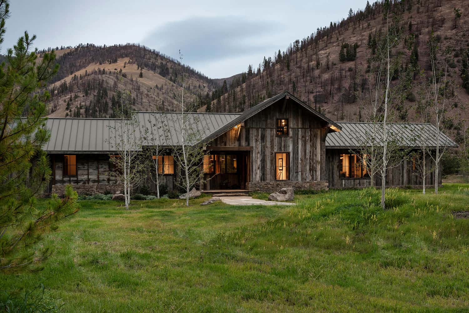 rustic-cabin-retreat-exterior